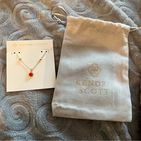 Kendra Scott Nola Gold Pendant Necklace in Red Illusion - Picture 3 of 4